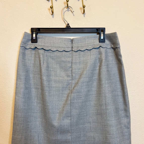 J. Crew Light Gray Pencil Skirt Mini. Small Scallion All Around Waist. Size 8 - Picture 3 of 4